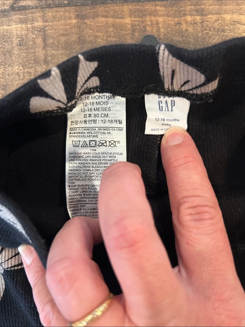 GAP Size 12-18M Baby Black Pullover Sweater & Pant Set